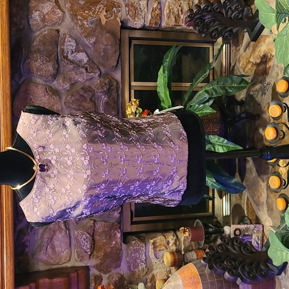 Scott McClintock Embroidered. Lavender Top